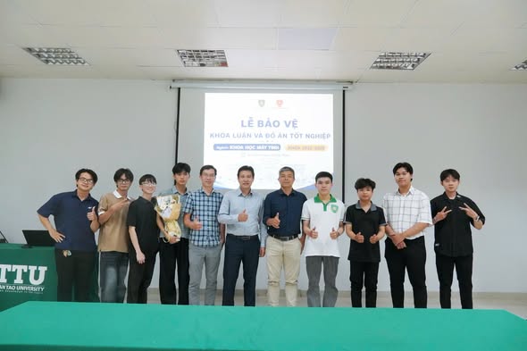 ĐÁNH DẤU THÀNH QUẢ HỌC TẬP – SINH VIÊN KHOA CÔNG NGHỆ THÔNG TIN BẢO VỆ KHÓA LUẬN VÀ ĐỒ ÁN TỐT NGHIỆP