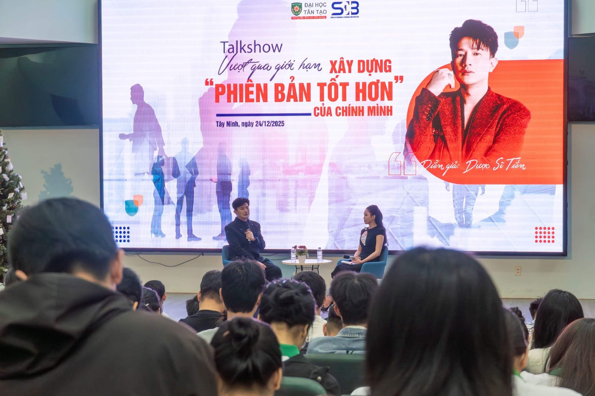 DIỄN GIẢ DƯỢC SĨ TIẾN ĐỒNG HÀNH CÙNG TALKSHOW “VƯỢT QUA GIỚI HẠN – XÂY DỰNG PHIÊN BẢN TỐT HƠN CỦA CHÍNH MÌNH”