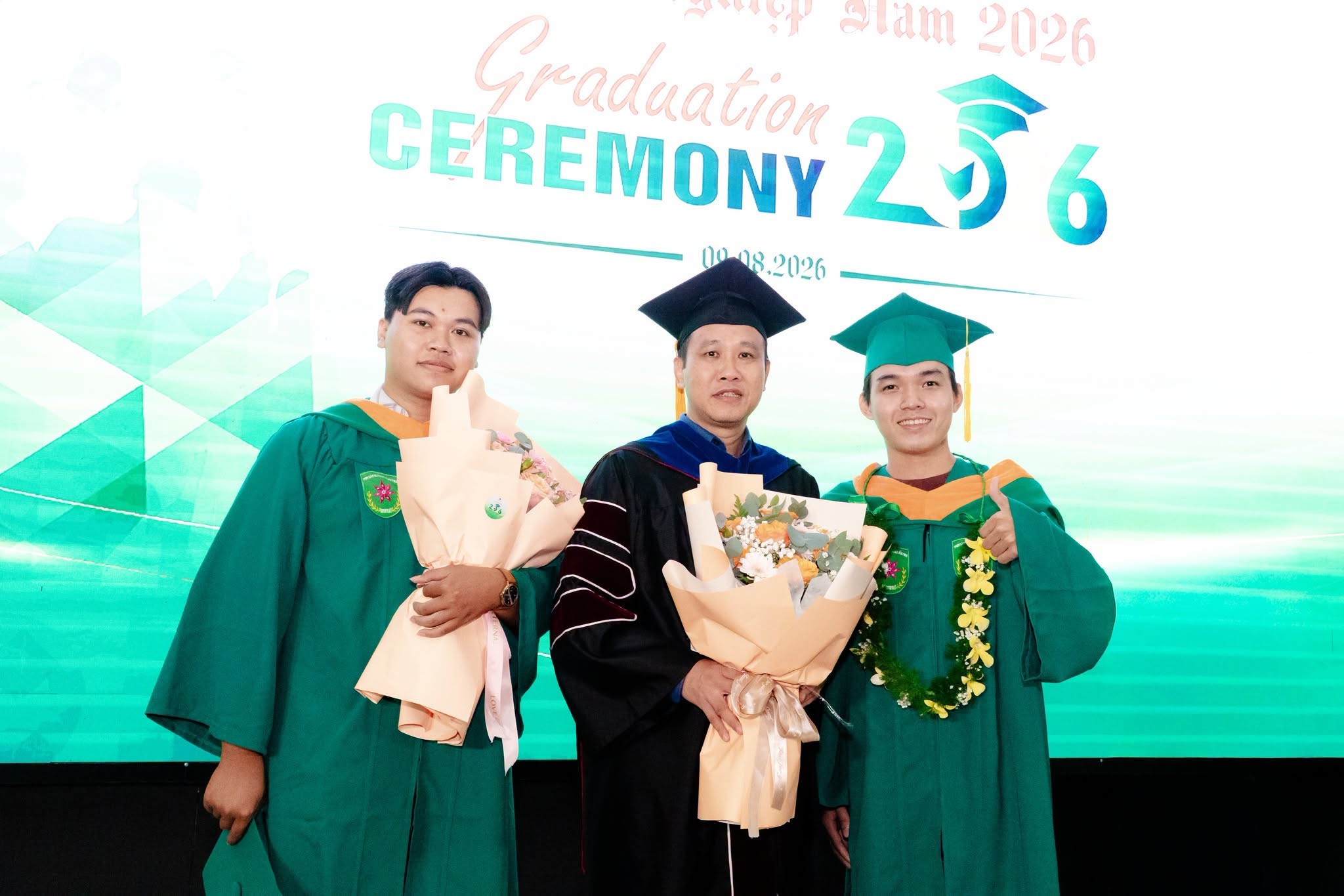 LỄ TRAO BẰNG TỐT NGHIỆP TTU 2026: "16 NĂM KIẾN TẠO TRI THỨC – VỮNG BƯỚC TƯƠNG LAI" VÀ DẤU ẤN RỰC RỠ CỦA SINH VIÊN KHOA CNTT